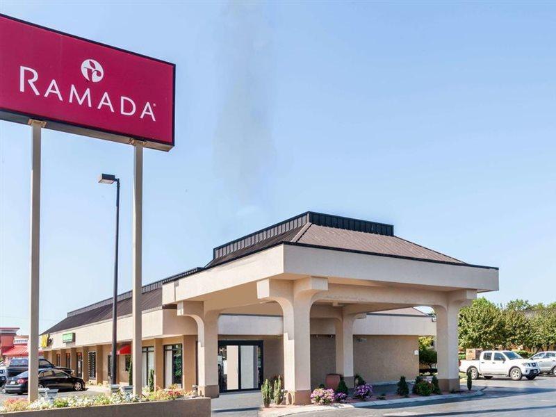Ramada By Wyndham Lebanon Hotel Екстериор снимка