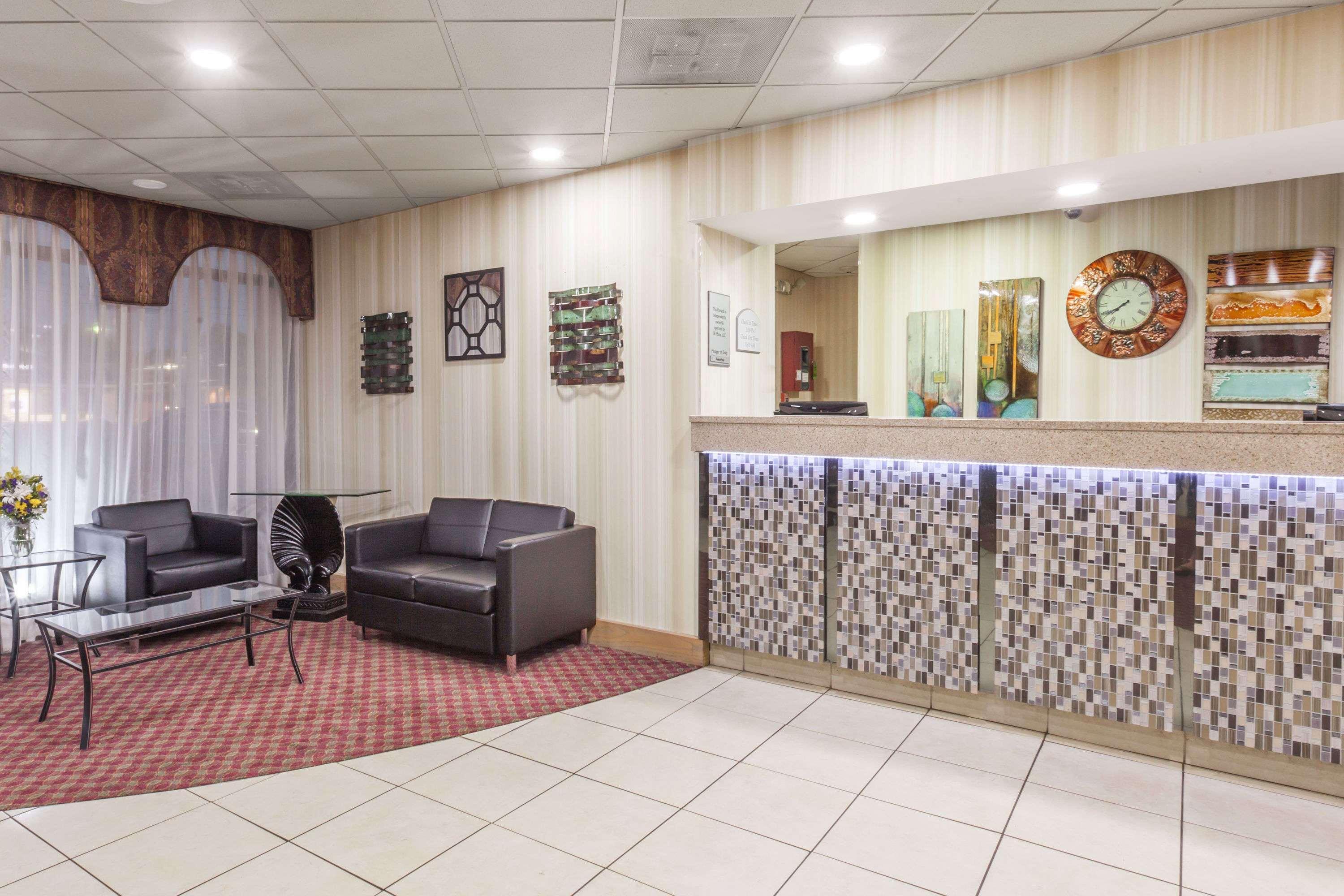 Ramada By Wyndham Lebanon Hotel Екстериор снимка